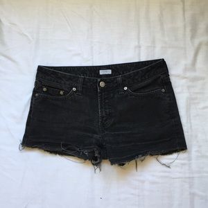 Size: 6 | Black denim frayed shorts
